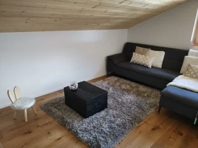Entrée de la chambre 1 de l'appartement à Grimentz, côté balcon avec vue est