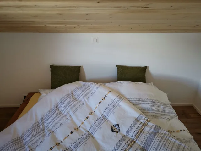 Salle à manger de l'appartement à Grimentz, côté balcon avec vue est